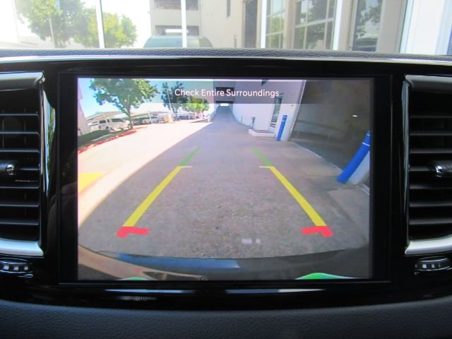 Used 2025 Chrysler Pacifica Select image 8