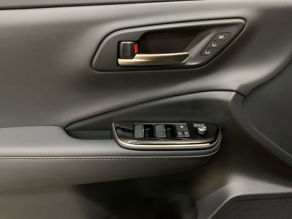 New 2025 Toyota Crown Signia image 11