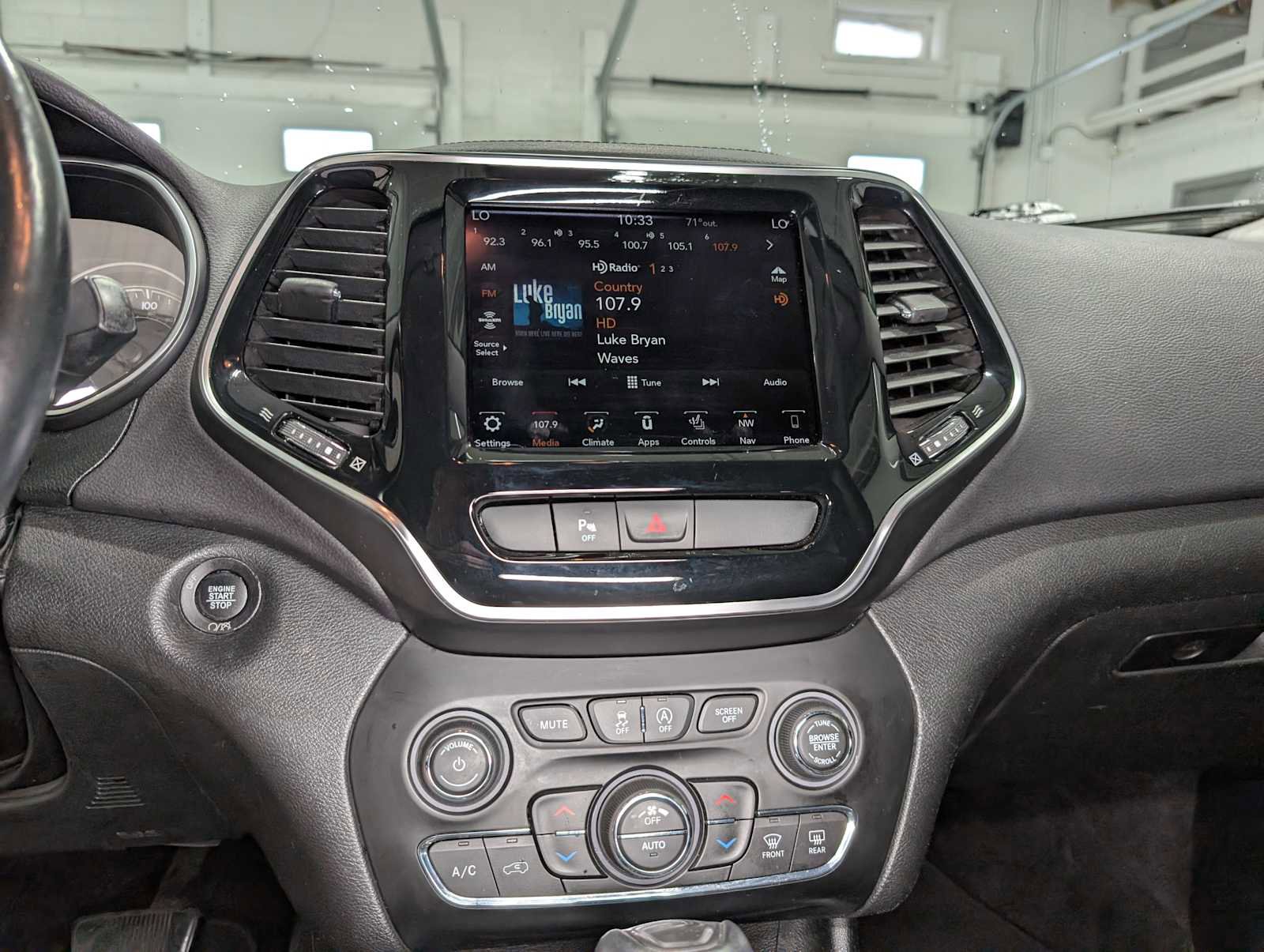 Used 2019 Jeep Cherokee Limited image 34