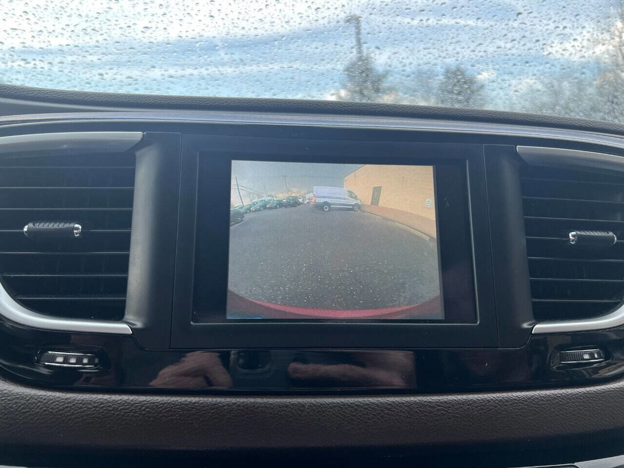 Used 2021 Chrysler Voyager Lxi image 12