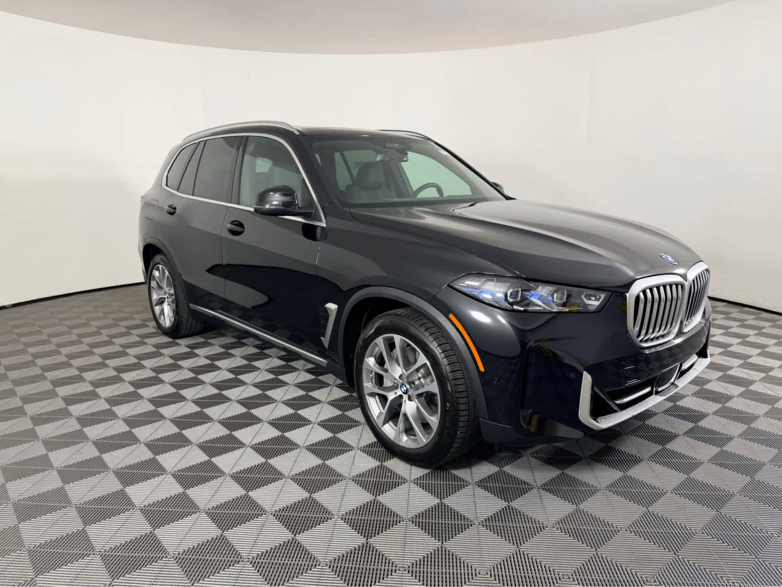New 2026 BMW X5 xDrive50e image 2
