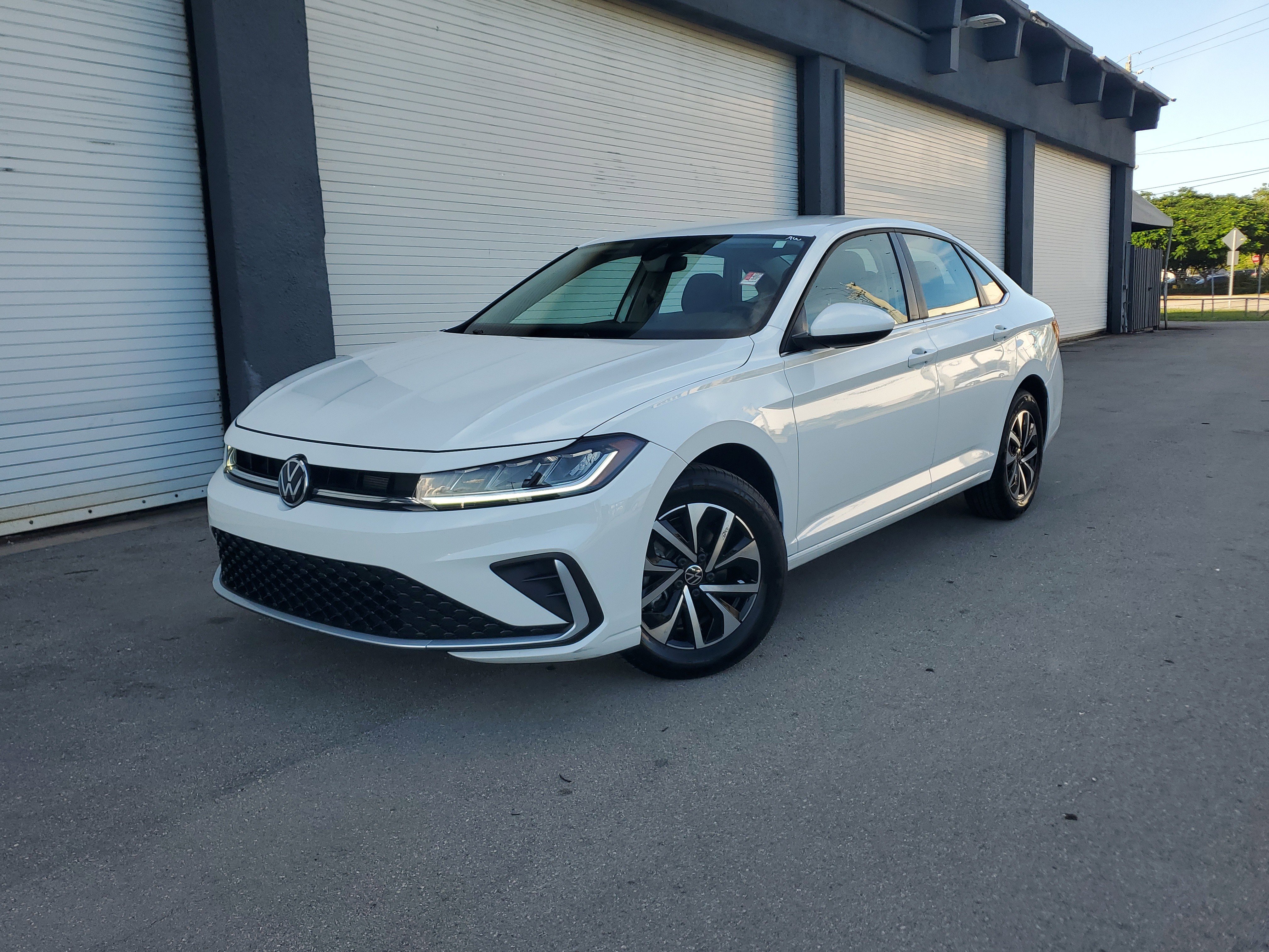 Used 2025 Volkswagen Jetta S image 31