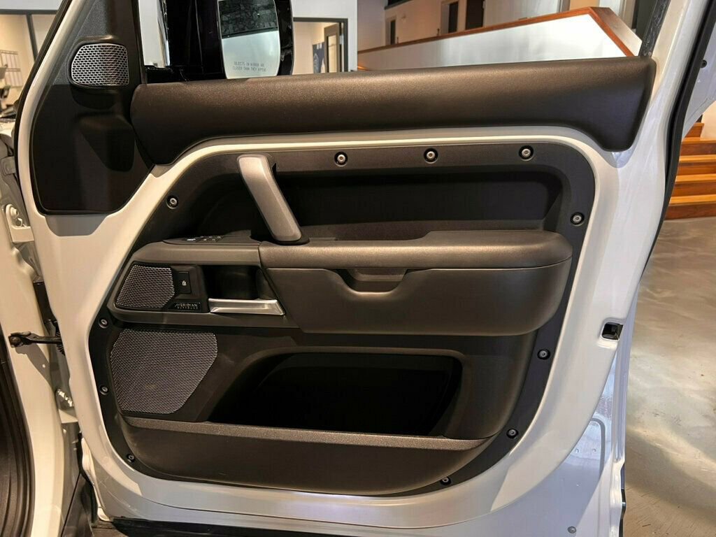 Used 2021 Land Rover Defender 110 X-Dynamic HSE image 27