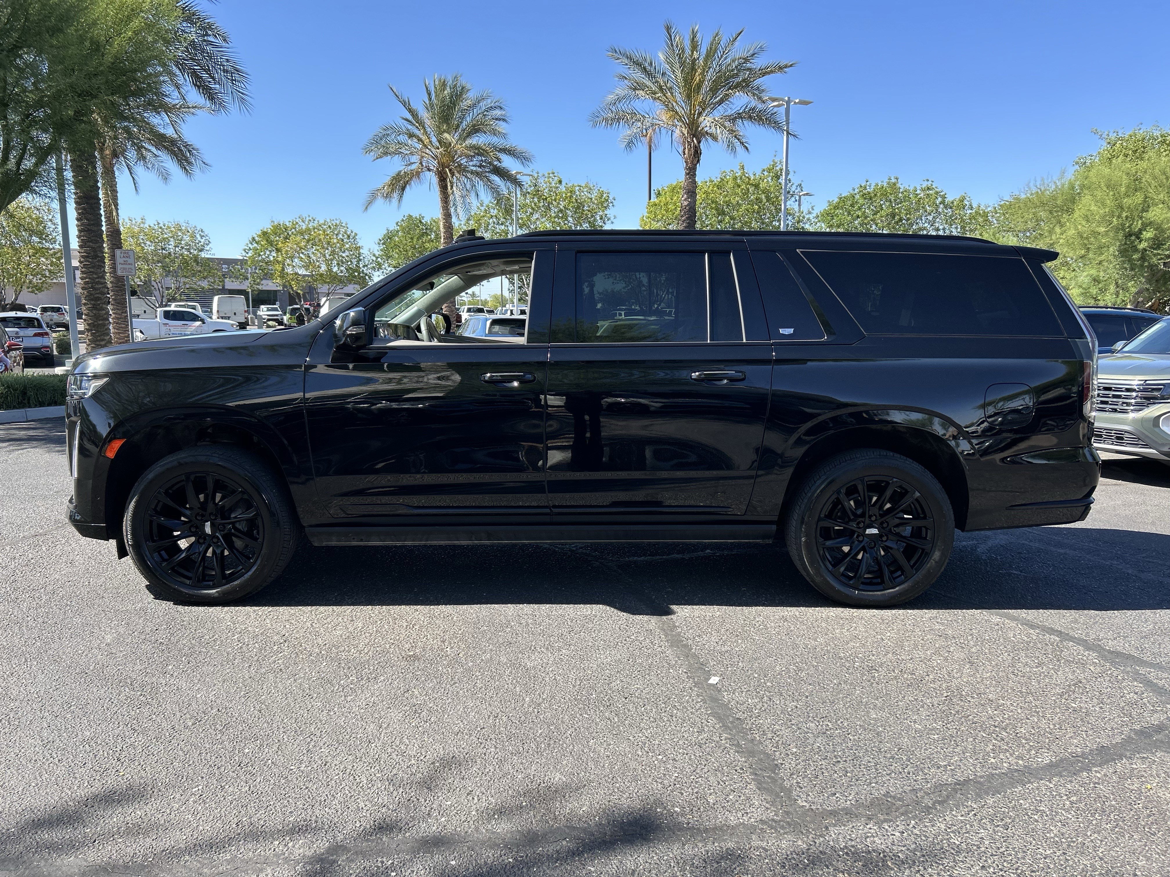 Used 2024 Cadillac Escalade ESV Sport Platinum w/ LPO, ONYX Package AWD/4WD image 2