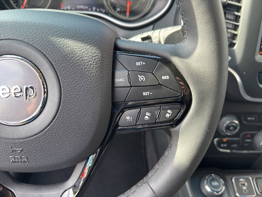 Used 2023 Jeep Cherokee Altitude Lux image 31