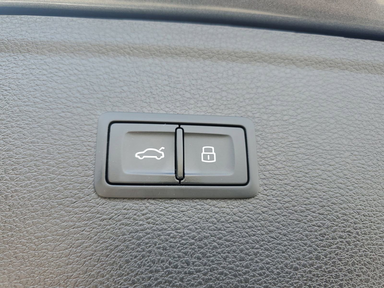 Used 2025 Audi Q5 e Premium Plus w/ Premium Plus Package image 10