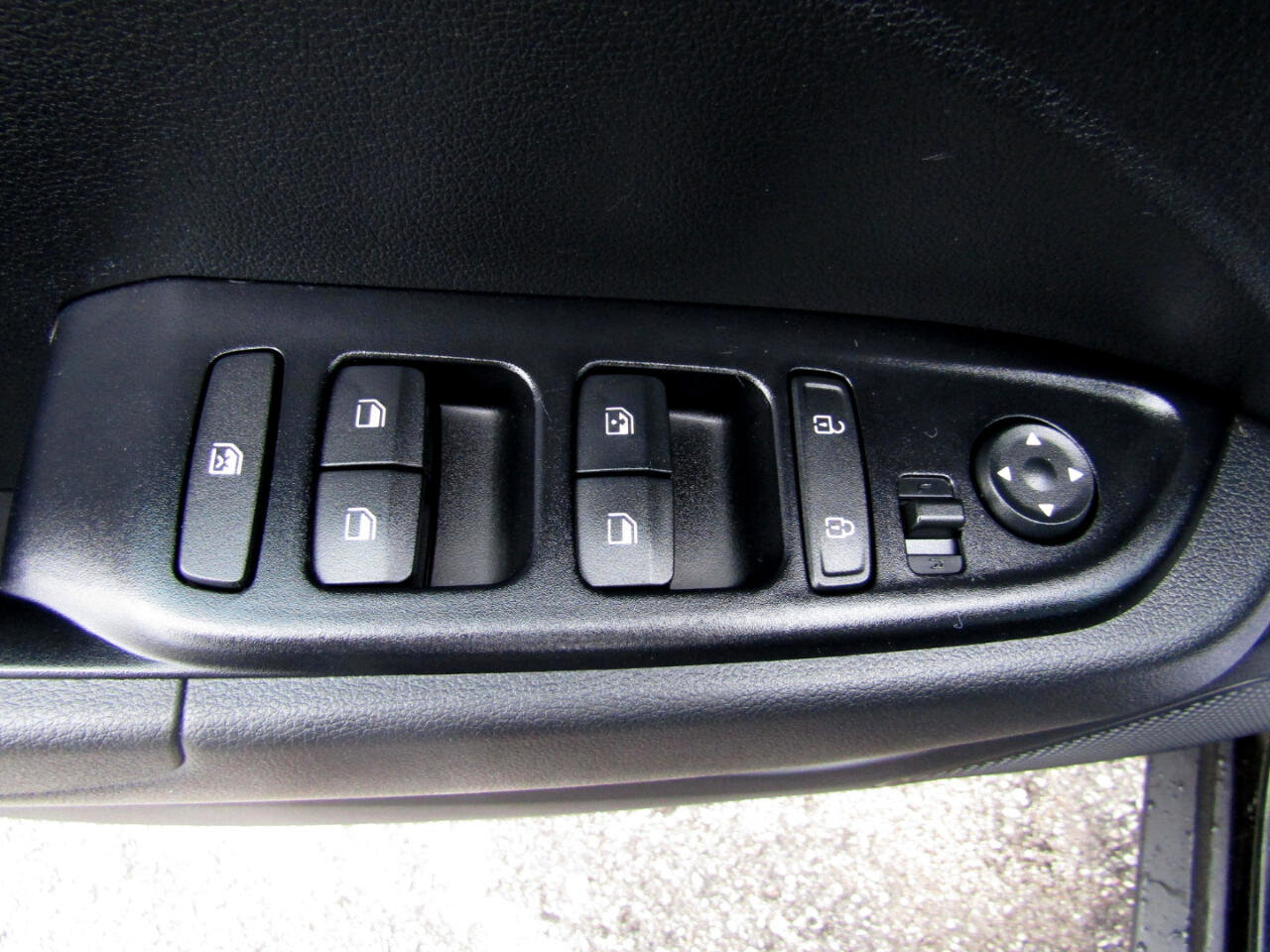 Used 2022 Hyundai Venue SEL image 11