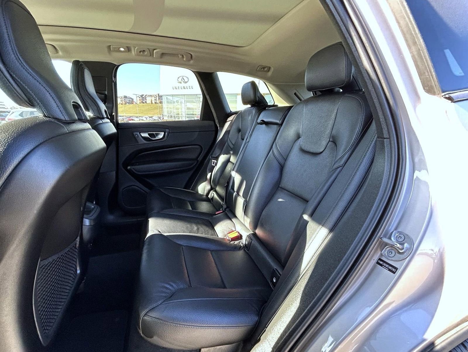 Used 2025 Volvo XC60 B5 Plus image 19