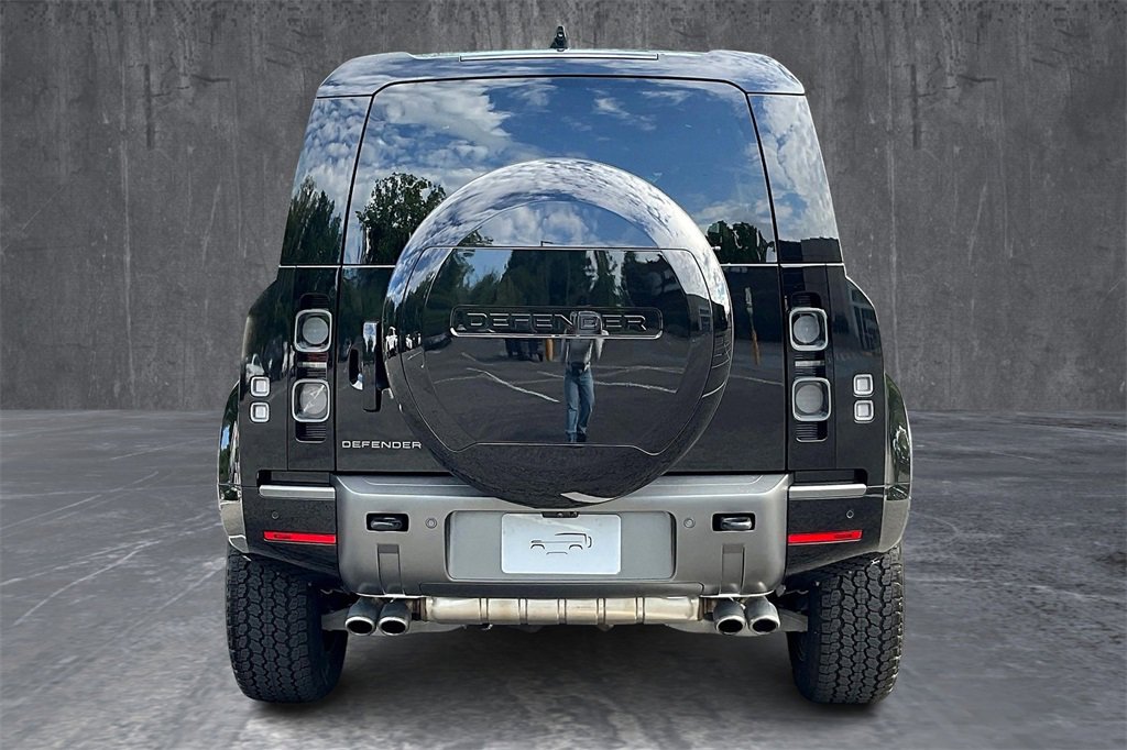 Used 2025 Land Rover Defender 110 V8 image 5