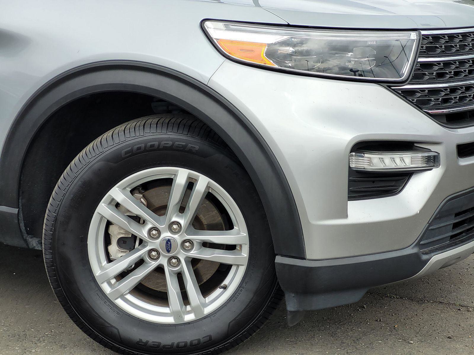 Used 2023 Ford Explorer XLT w/ Equipment Group 202A image 5