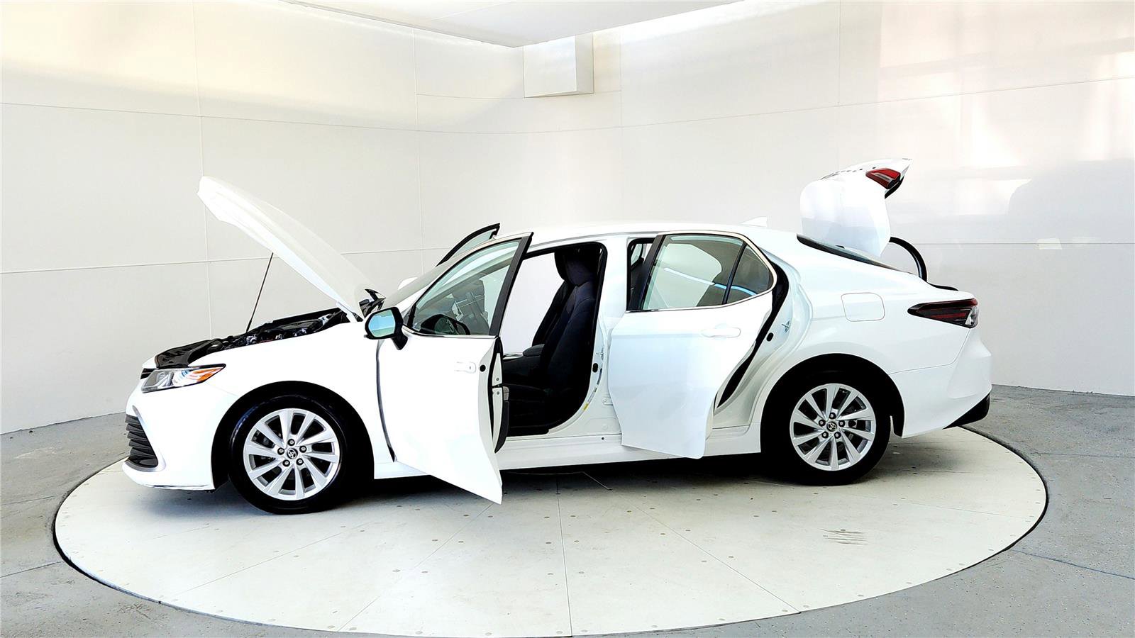 Used 2022 Toyota Camry LE w/ Carpet Mat Package (TMS) image 10