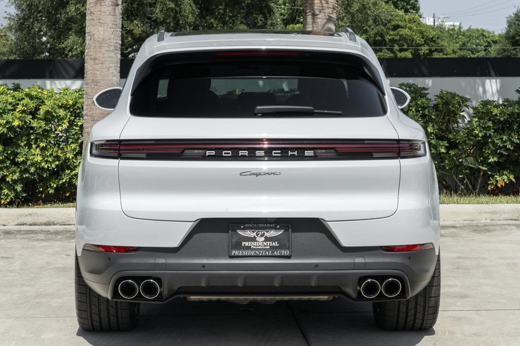 Used 2024 Porsche Cayenne AWD/4WD image 6