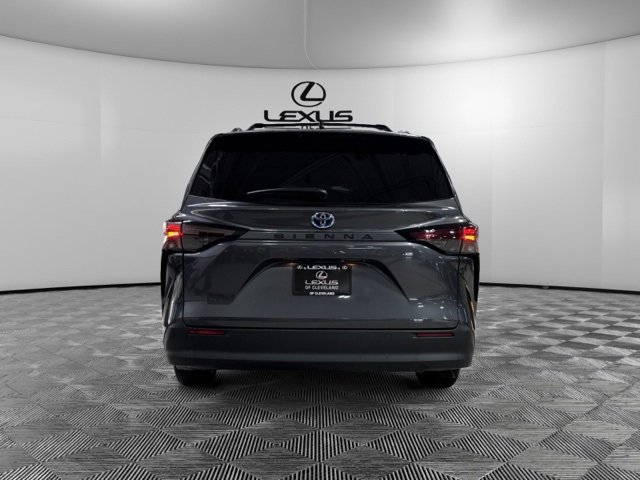 Used 2025 Toyota Sienna LE image 7