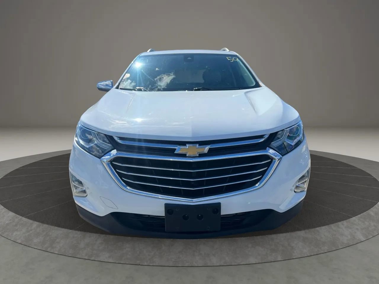 Used 2018 Chevrolet Equinox Premier w/ LPO, Cargo Package AWD/4WD image 2