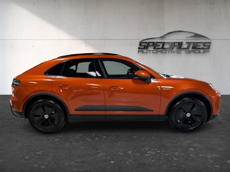 Used 2024 Porsche Macan 4 Electric w/ Sport Chrono Package AWD/4WD image 11