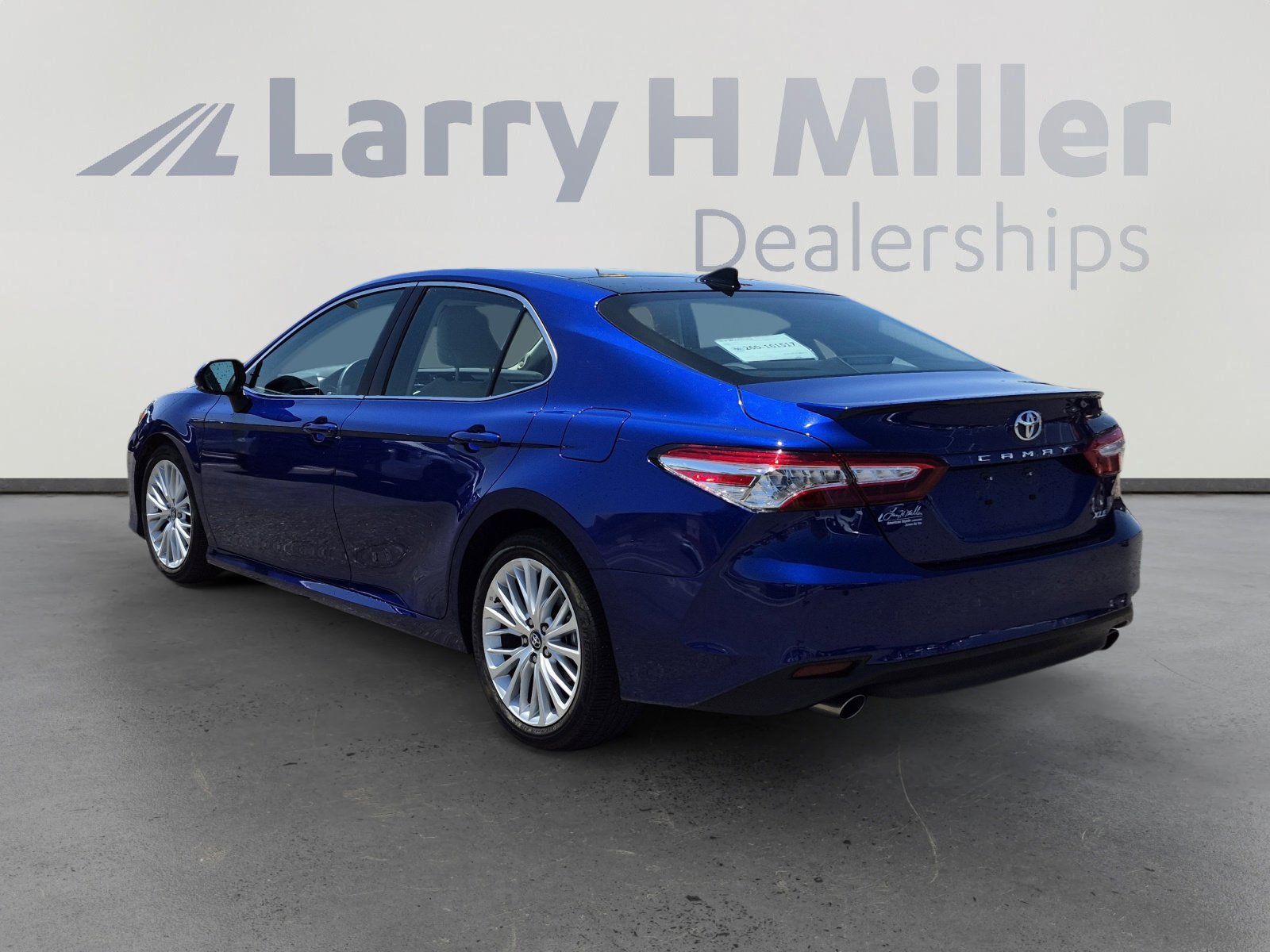Used 2018 Toyota Camry XLE w/ Driver Assist Package FWD image 3