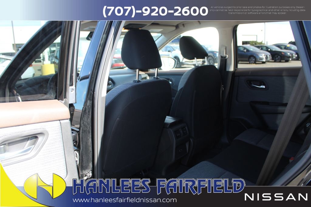 Used 2023 Nissan Rogue SV image 16