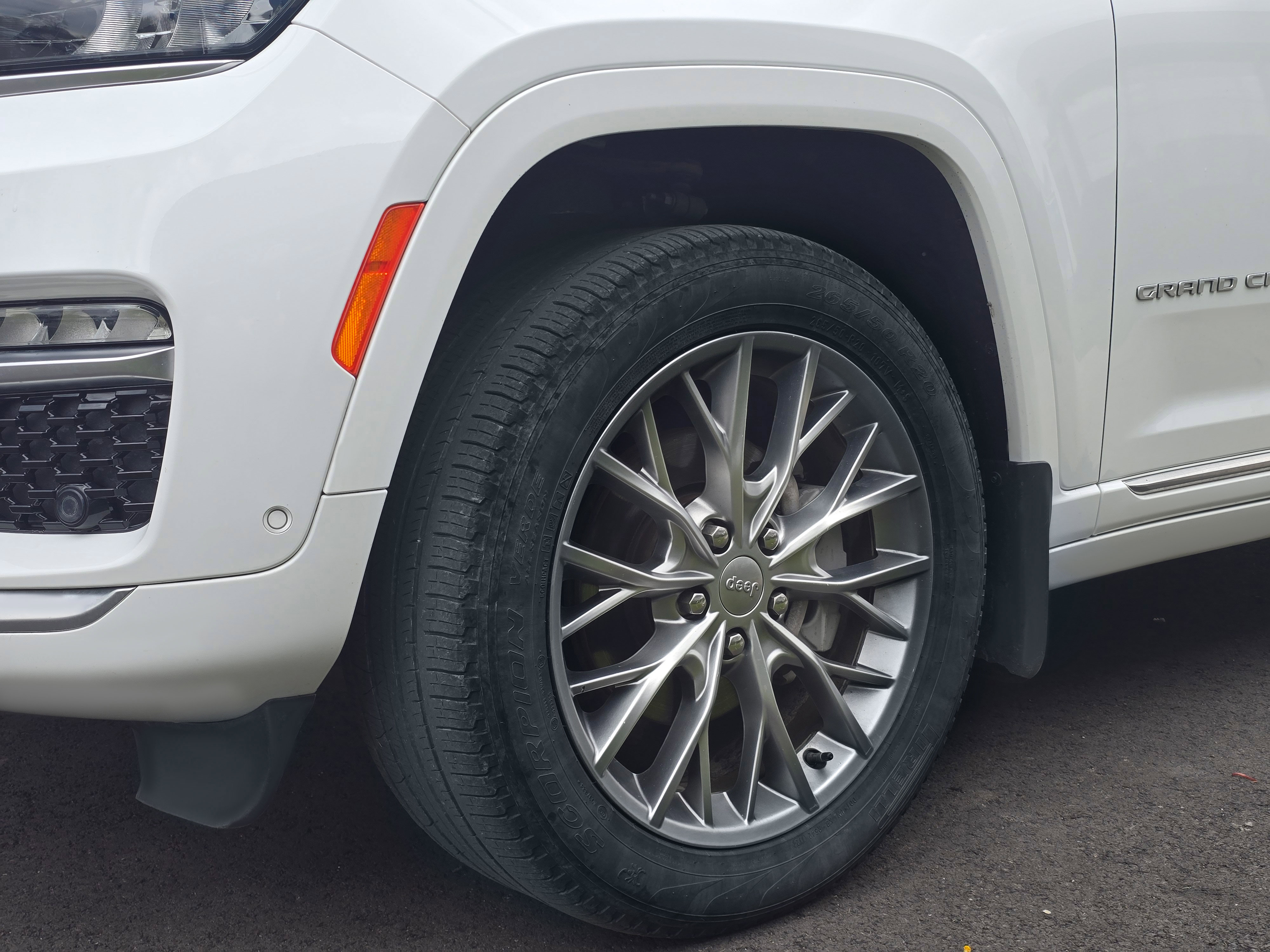 Used 2024 Jeep Grand Cherokee Summit w/ Adv Protech Group IV AWD/4WD image 11