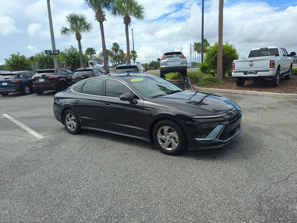 Used 2025 Hyundai Sonata SE FWD image 1