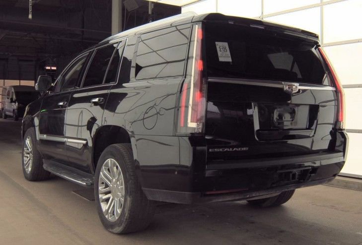 Used 2017 Cadillac Escalade 4WD image 2