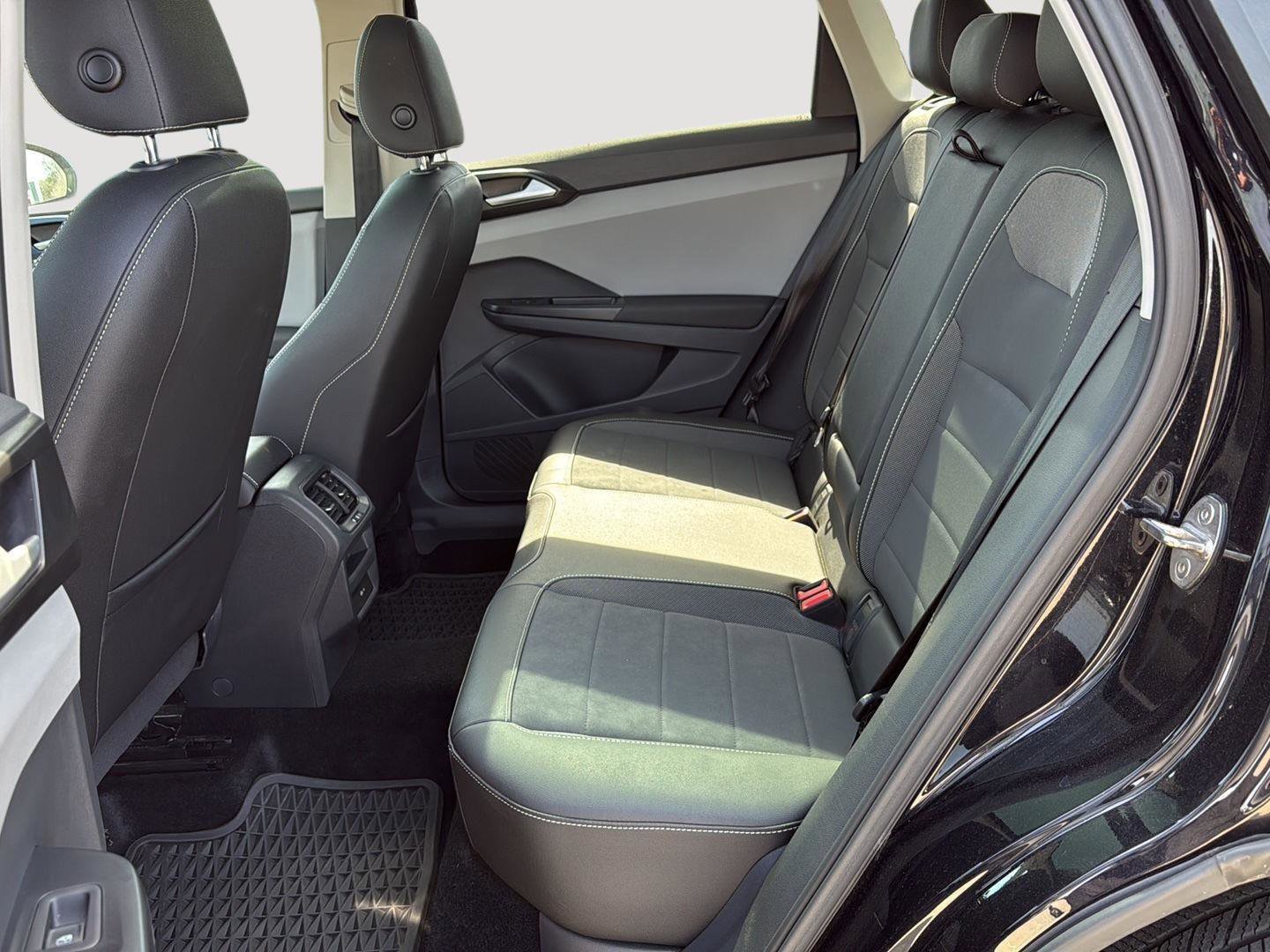 Used 2023 Volkswagen Taos SE image 22