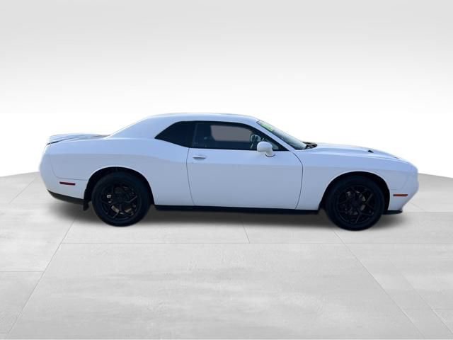 Used 2015 Dodge Challenger SXT image 9