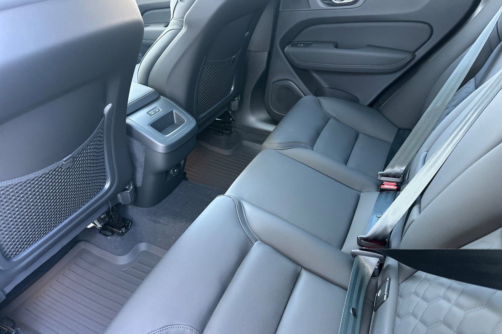 New 2026 Volvo XC60 B5 Plus w/ Climate Package AWD/4WD image 12