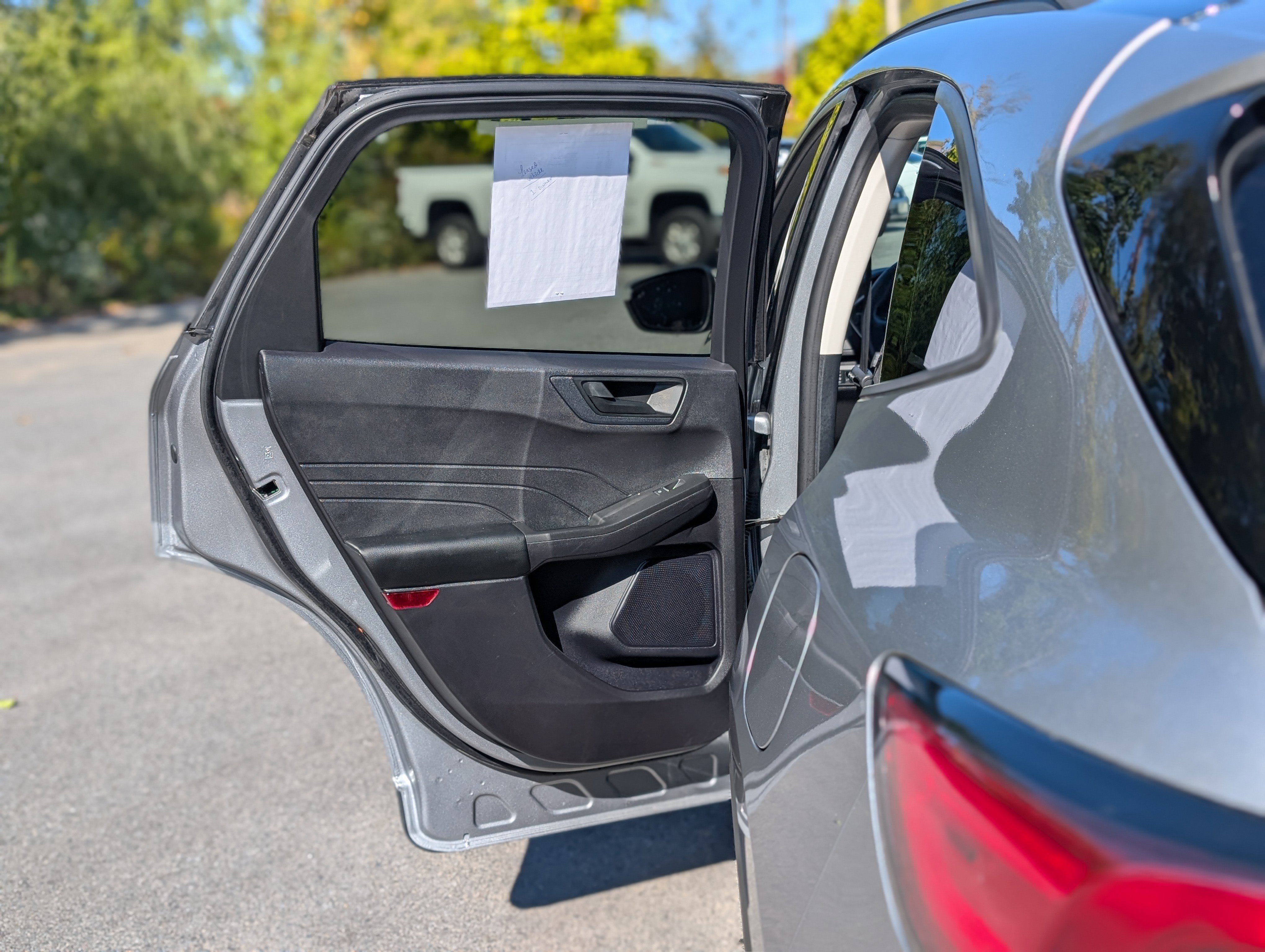 Used 2022 Ford Escape SE w/ SE Sport Appearance Package image 31