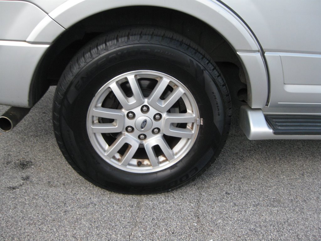 Used 2013 Ford Expedition Limited RWD image 9