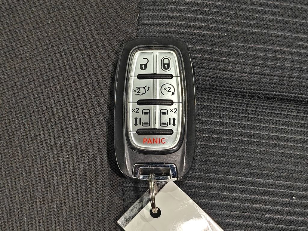 Used 2024 Chrysler Pacifica Touring image 11