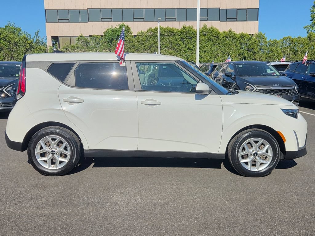 Used 2025 Kia Soul LX w/ LX Technology Package FWD image 3