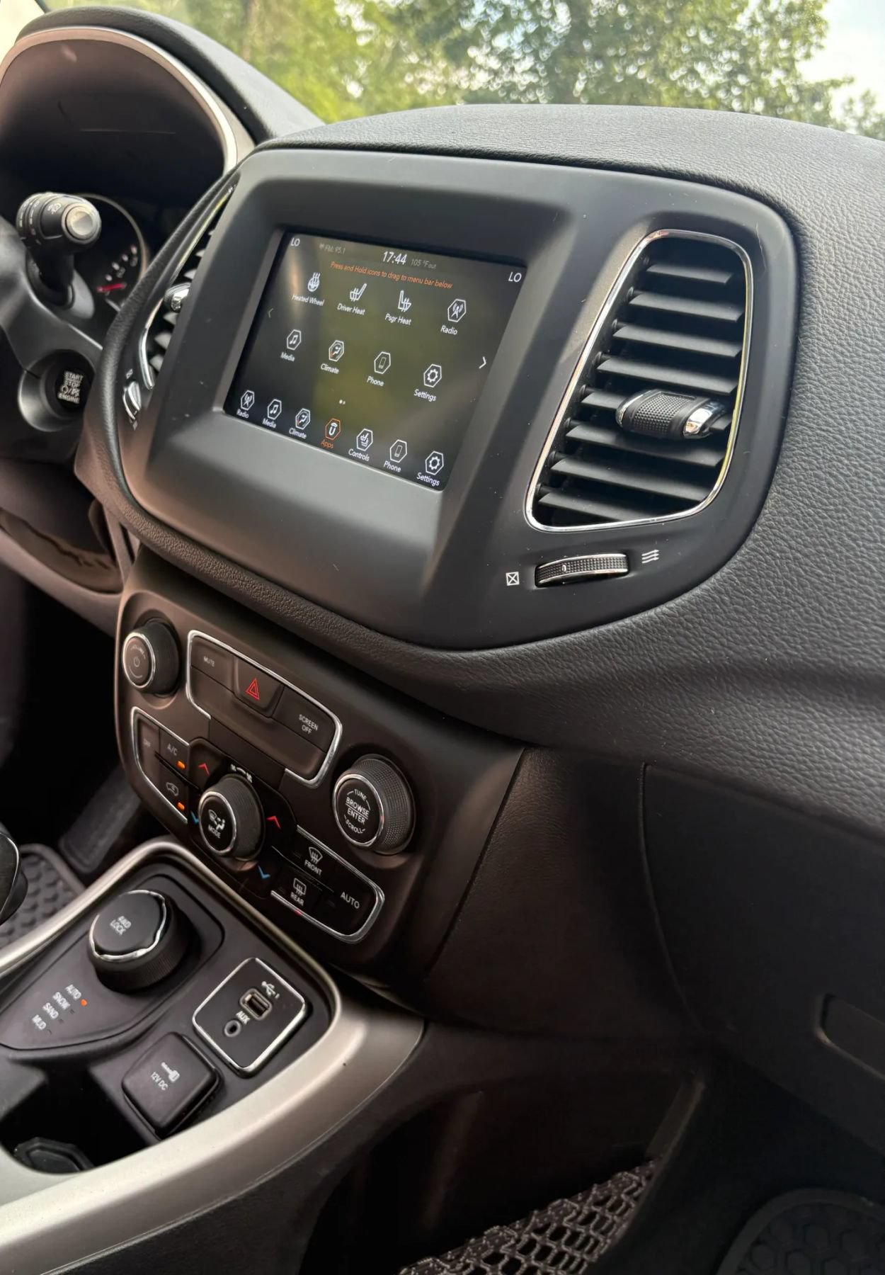 Used 2021 Jeep Compass Latitude w/ Sun and Sound Group AWD/4WD image 29