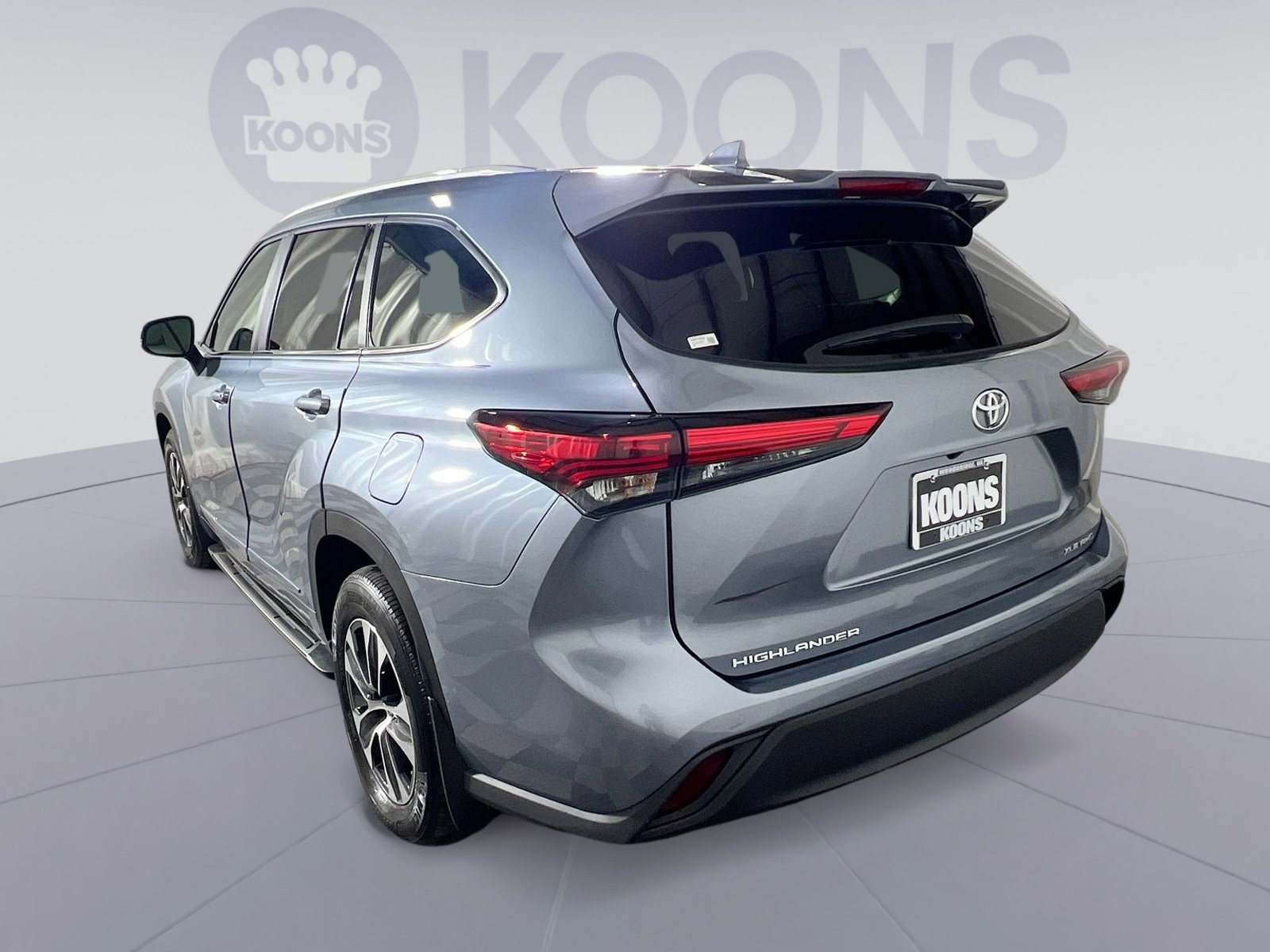 Used 2023 Toyota Highlander XLE image 4