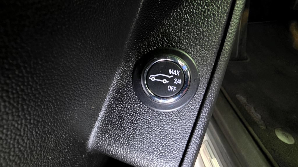 Used 2023 Chevrolet Traverse High Country AWD/4WD image 24