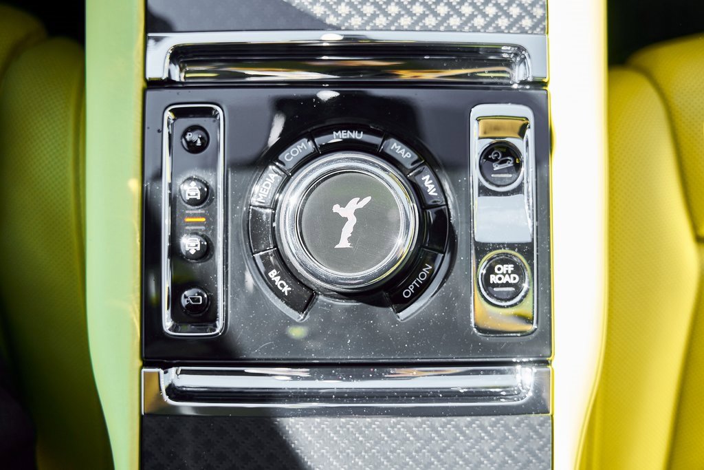 Used 2022 Rolls-Royce Cullinan Black Badge w/ Dark Exterior Package image 71