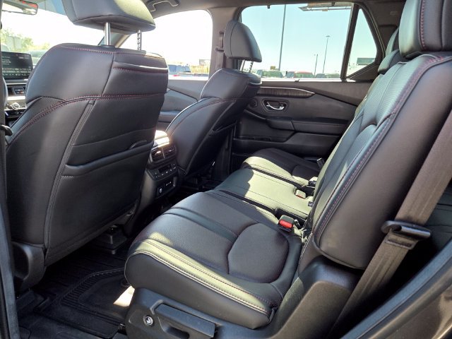Used 2025 Honda Pilot Black Edition image 6