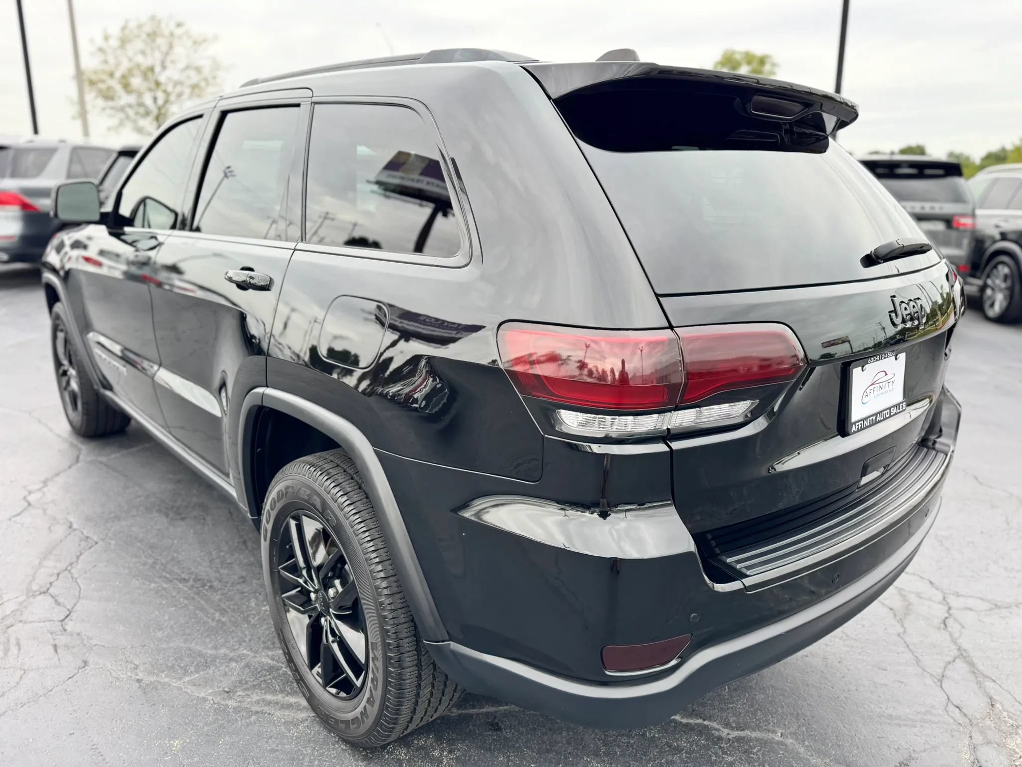 Used 2019 Jeep Grand Cherokee Limited w/ Luxury Group II AWD/4WD image 3