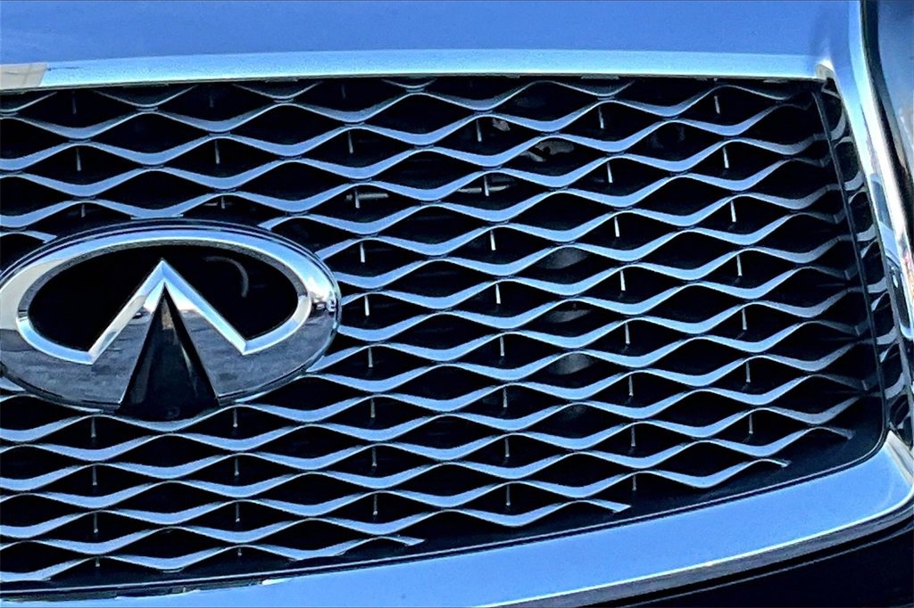 Certified 2019 INFINITI QX80 Luxe w/ 22" Wheel Package image 11