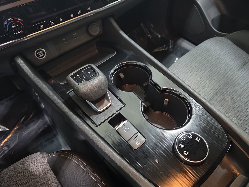 Used 2023 Nissan Rogue SV image 25