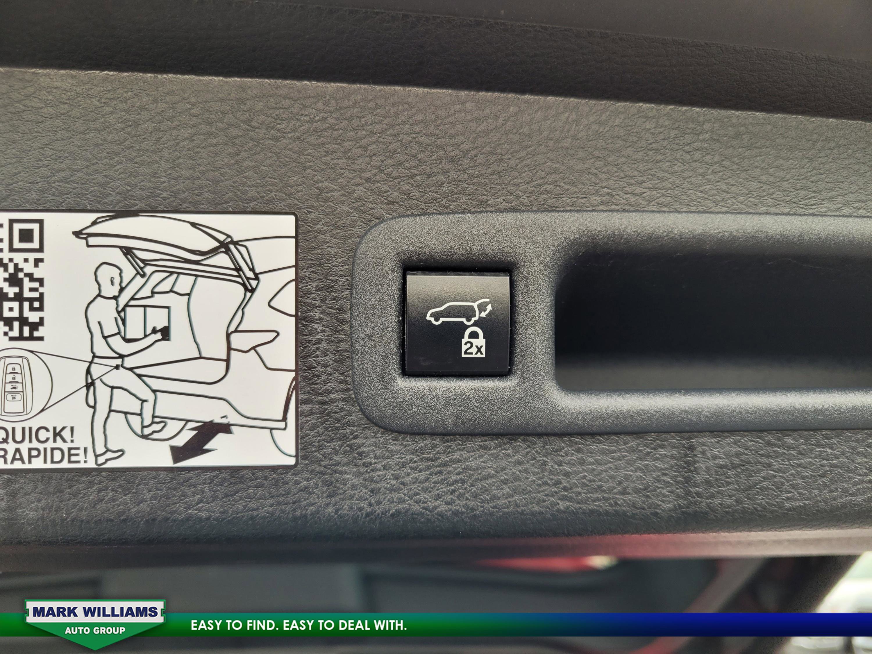 Used 2021 Toyota Sienna Platinum image 38