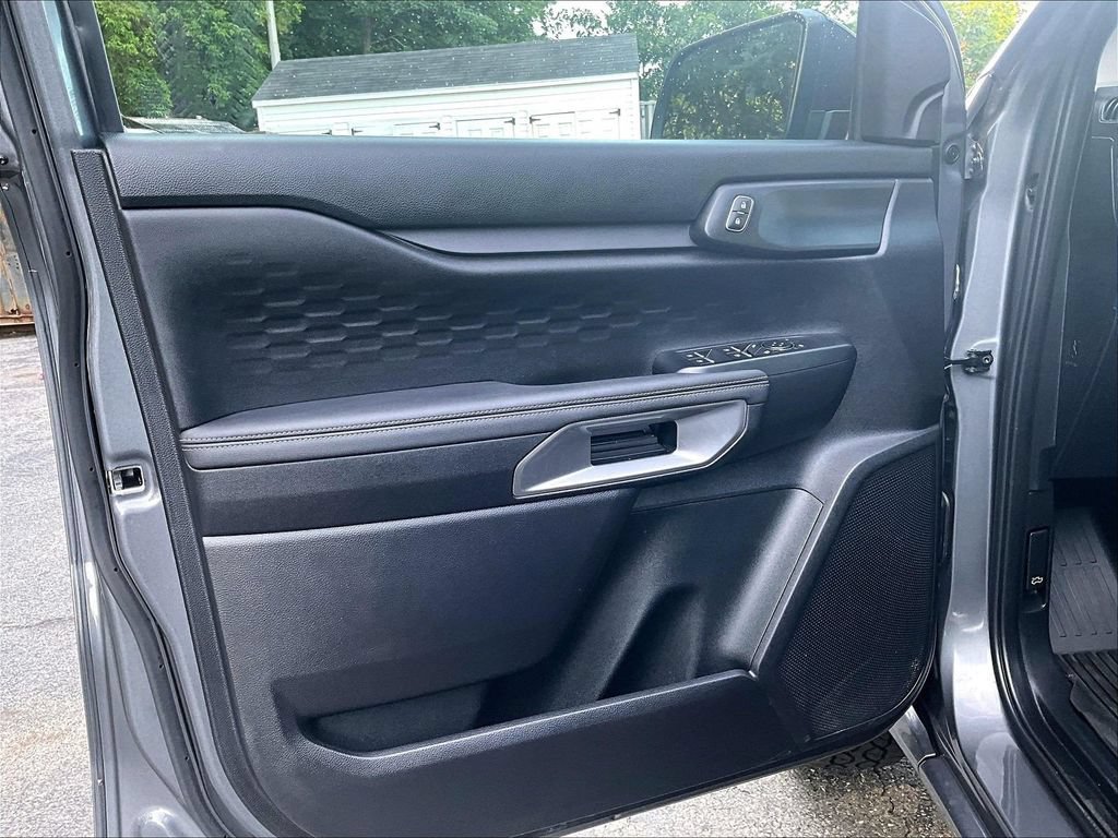 Used 2025 Ford Ranger XLT w/ Equipment Group 301A High AWD/4WD image 9