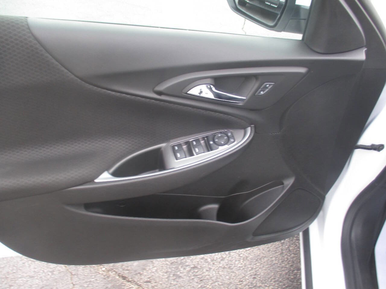 Used 2024 Chevrolet Malibu LT image 12
