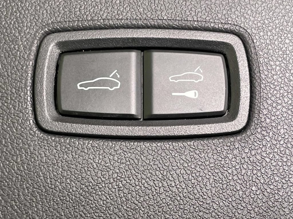 Certified 2025 Porsche Cayenne AWD/4WD image 21