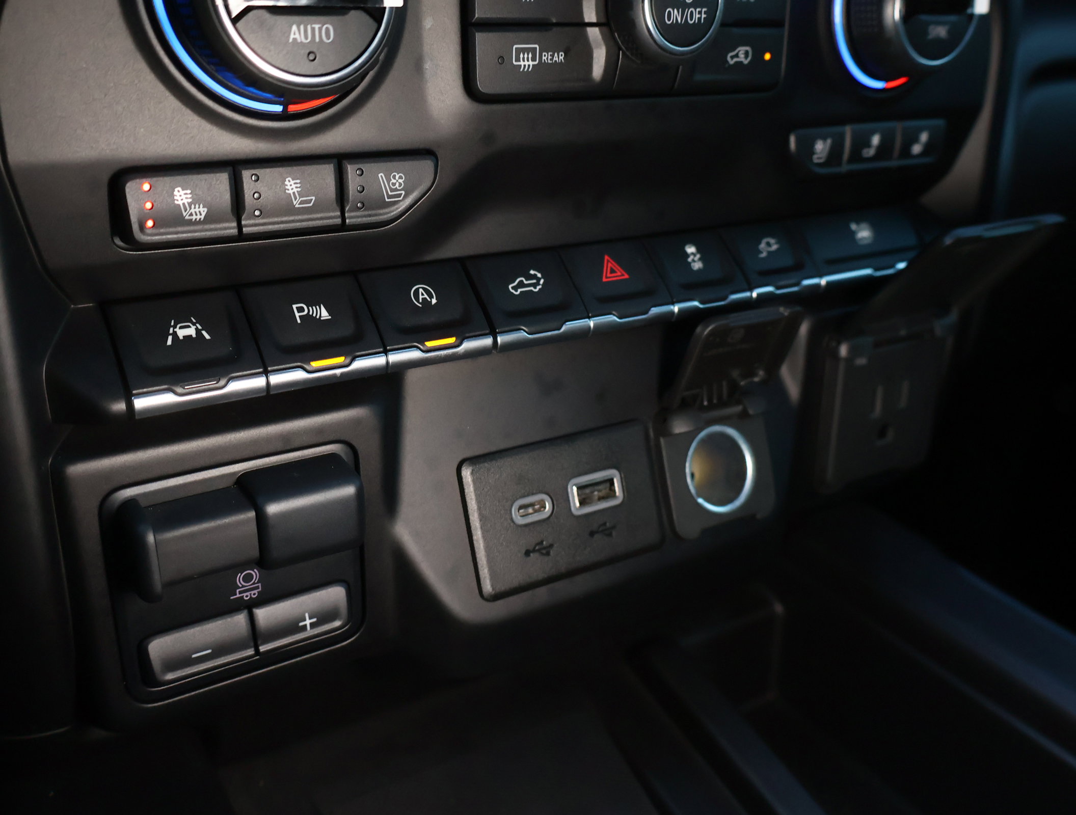 Used 2020 Chevrolet Silverado 1500 High Country w/ Technology Package image 24