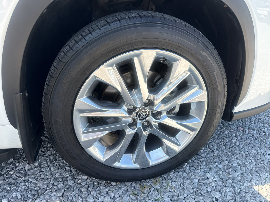 Used 2022 Toyota Highlander Limited FWD image 10