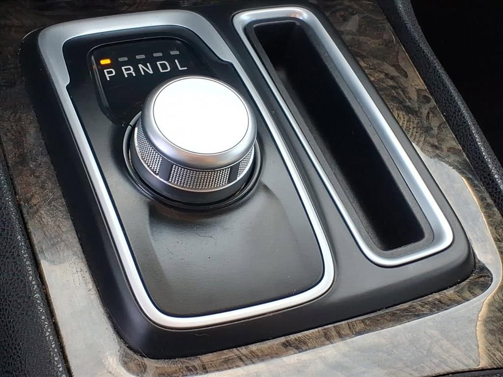 Used 2018 Chrysler 300 Limited image 9