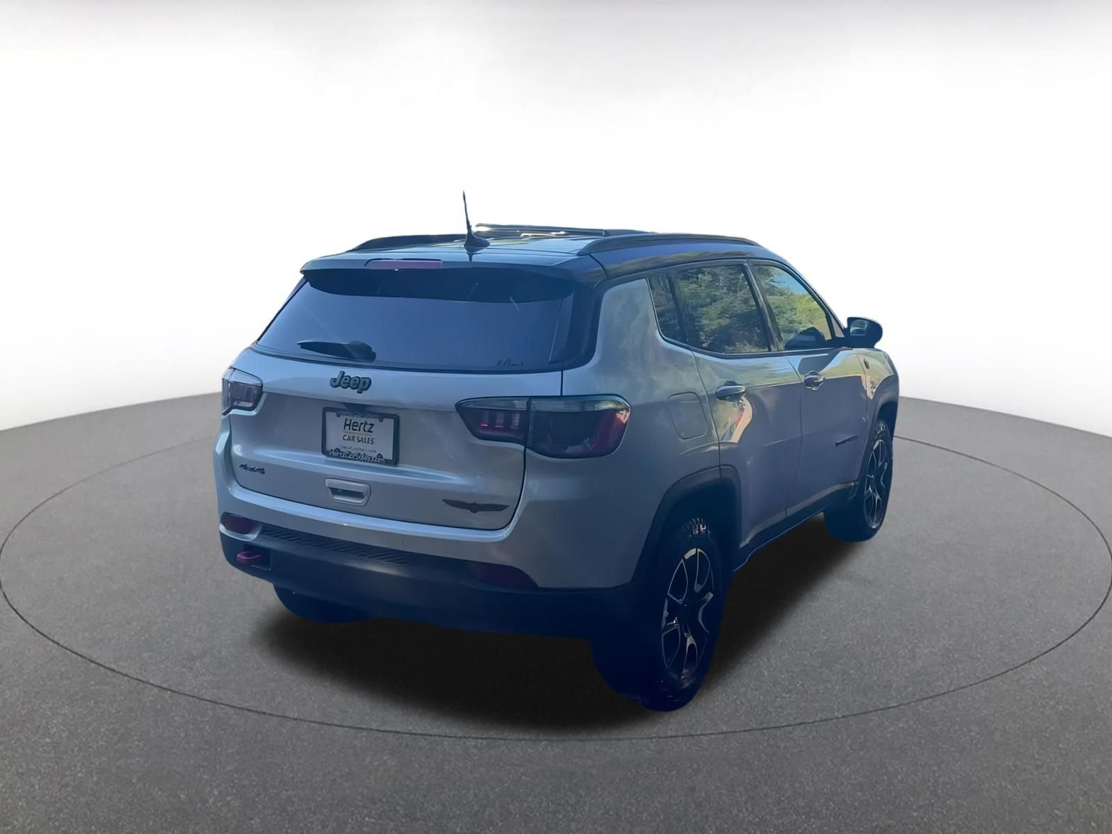 Used 2025 Jeep Compass Trailhawk image 15