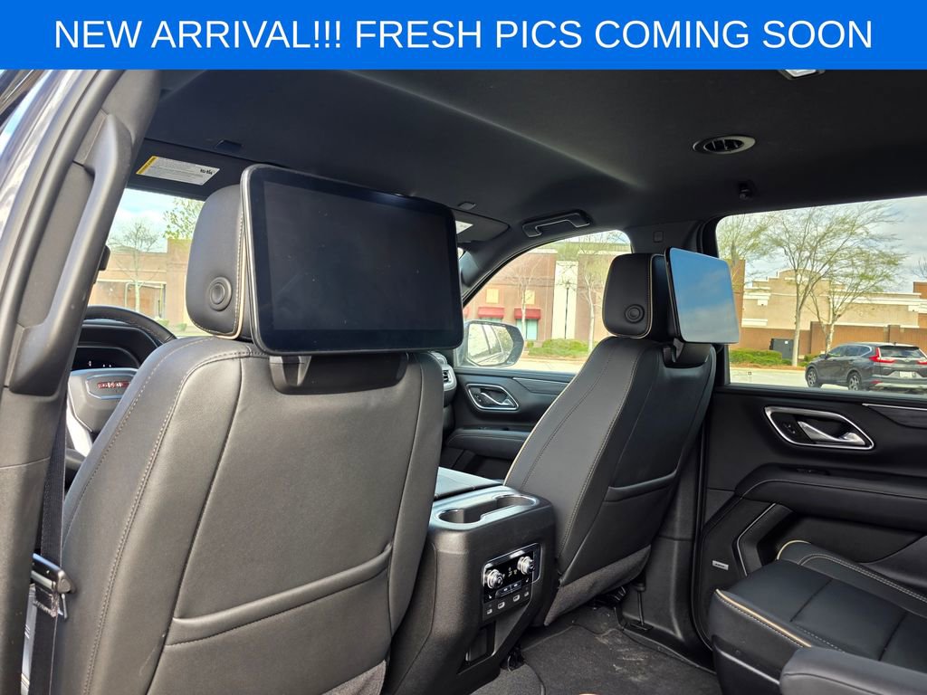 Used 2024 GMC Yukon XL SLT w/ SLT Luxury Package image 14