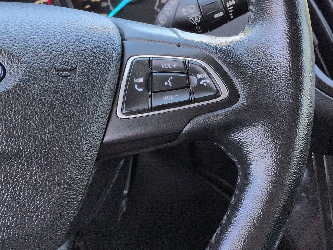 Used 2018 Ford Escape Titanium w/ Ford Safe & Smart Package AWD/4WD image 25