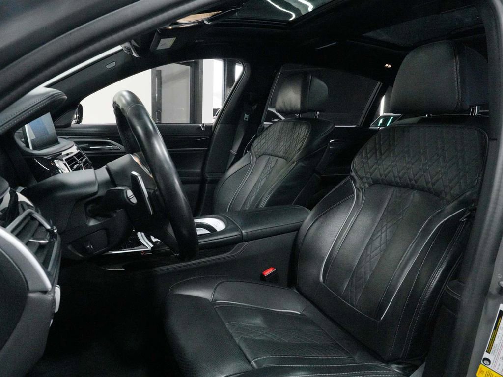 Used 2022 BMW 750i xDrive w/ Executive Package AWD/4WD image 35